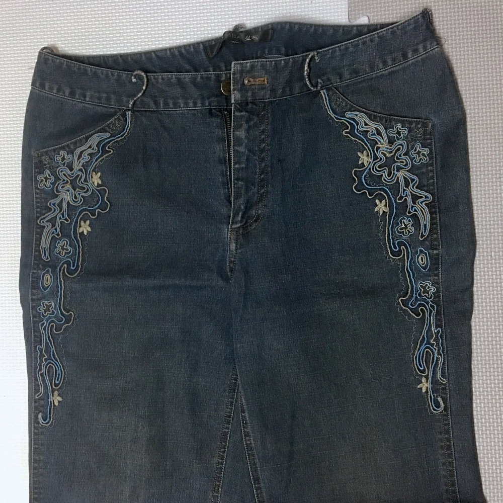 Mamba women’s embroidered jeans